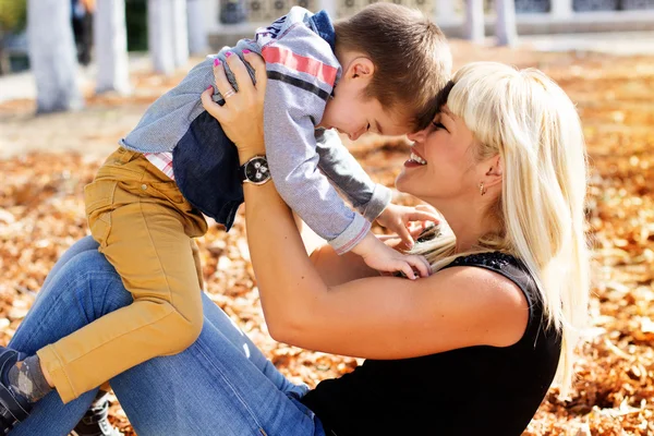 Little toddler boy in autumn park with his mother — Stock Photo, Image