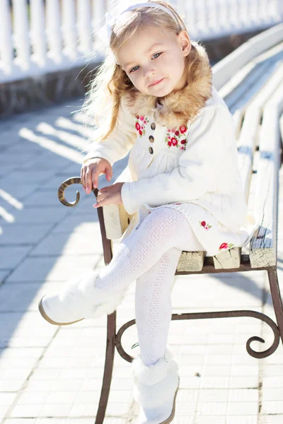 Little girl in an urban — Stock Photo, Image