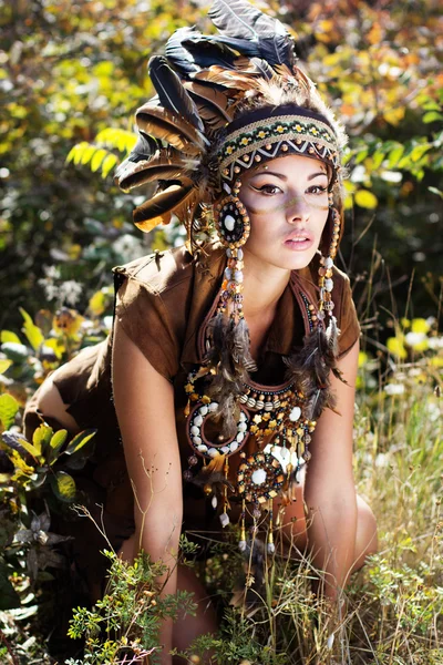 Portrait of a young lady in the Indian roach — Stock Photo, Image