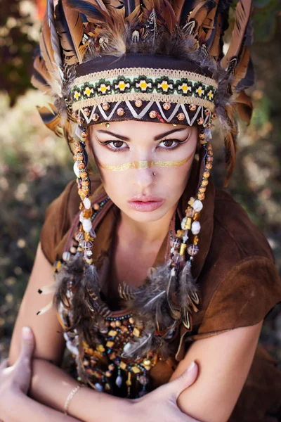 Portrait of a young lady in the Indian roach — Stock Photo, Image