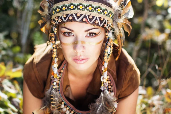 Portrait of a young lady in the Indian roach — Stock Photo, Image