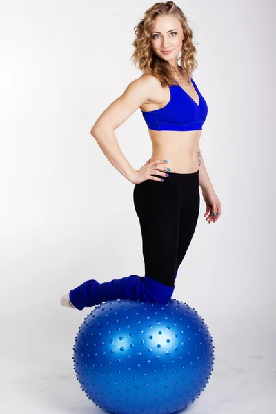 Young woman is sitting on the fit-ball — Stock Photo, Image