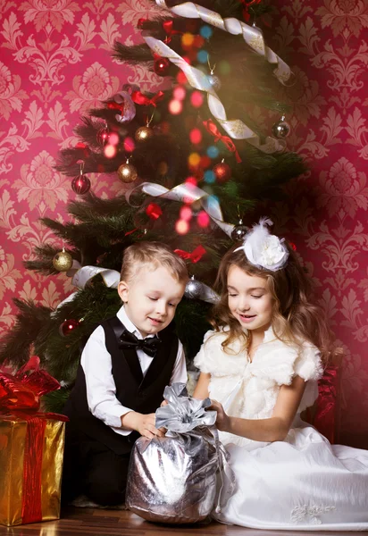 Happy children with christmas presents — Stock Photo, Image