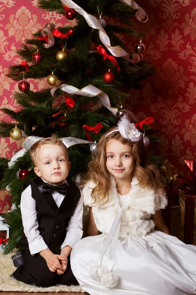 Happy children with christmas presents — Stock Photo, Image