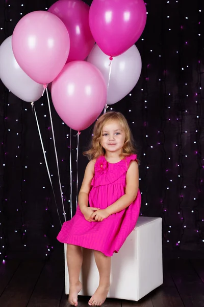 Holčička s balónky růžové — Stock fotografie