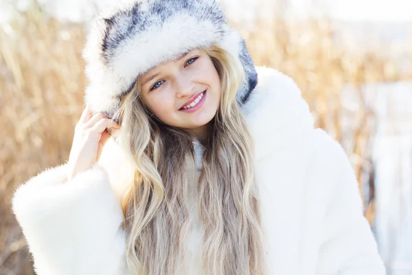 Cute little girl in winter clothes outdoors — Stock Photo, Image