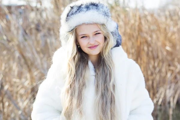 Cute little girl in winter clothes outdoors — Stock Photo, Image