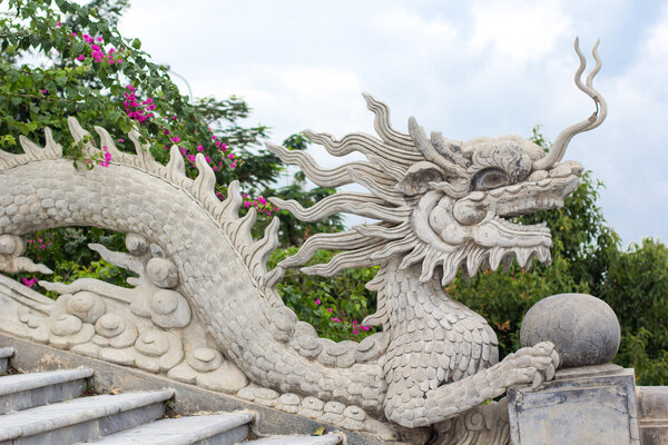 Dragon statue on Linh Ung Pagoda