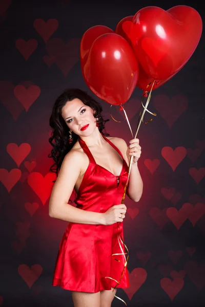 Bruna sexy con palloncini cuore — Foto Stock