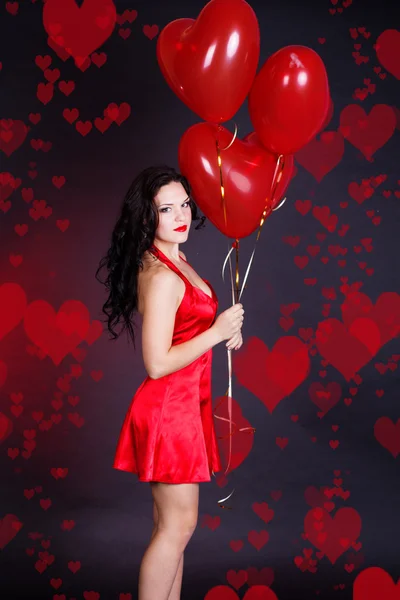 Sexy morena con globos corazón —  Fotos de Stock