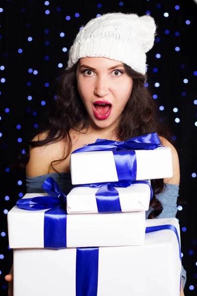 Beautiful woman holding gift box with blue ribbon — Stock Photo, Image