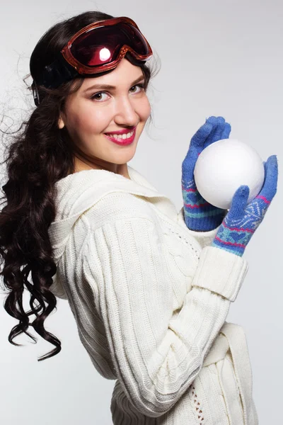 Mulher com óculos de esqui isolados em branco — Fotografia de Stock