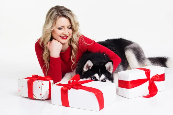 Girl wearing dress with gifts and her husky dog — Stock Photo, Image