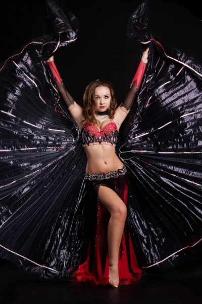Beautiful belly dancer wearing a black costume — Stock Photo, Image