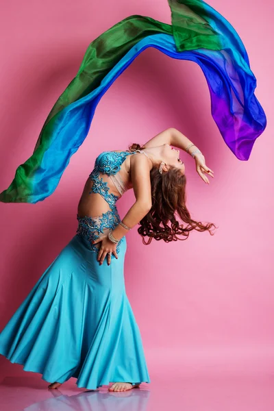 Beautiful belly dancer is wearing a blue costume — Stock Photo, Image