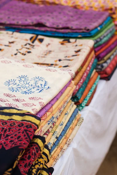 Various of colorful Indian fabrics in market — Stock Photo, Image