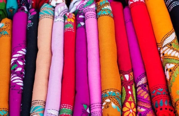 Various of colorful Indian fabrics in market — Stock Photo, Image