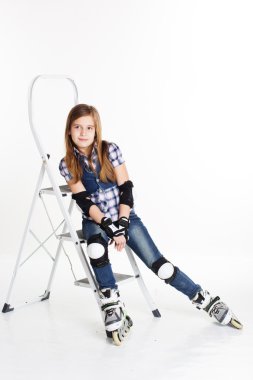Beyaz arka plan üzerinde izole paten kız