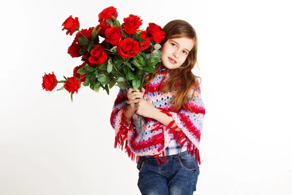 Little girl holding a bouquet of pink roses — Stock Photo, Image