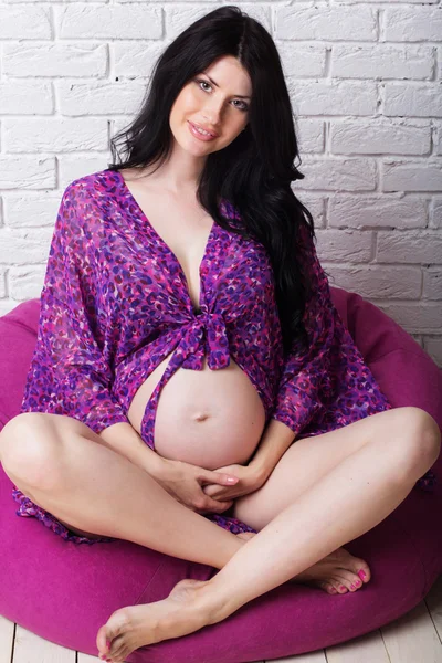 Pregnant girl is wearing sexy underwear — Stock Photo, Image