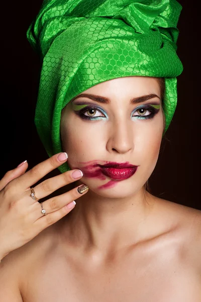 Mode flicka målat läppstift på läpparna — Stockfoto