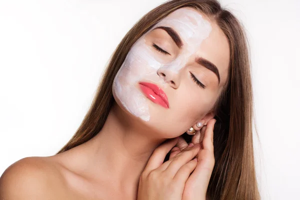 Bellezza donne ottenere maschera facciale, concetto di spa — Foto Stock