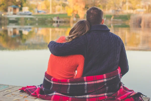 Back view of couple are resting near lake — Stock Photo, Image