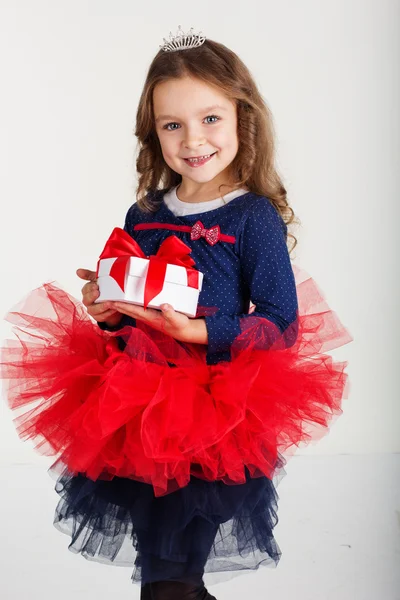 Santa girl is holding gift box, christmas time — Stock Photo, Image