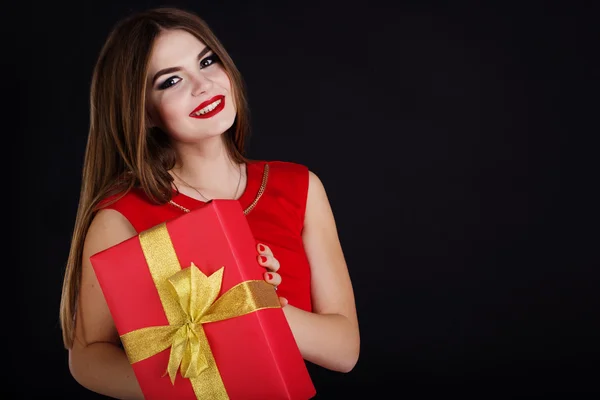 Pretty girl is wearing red dress with gift box — Stok fotoğraf