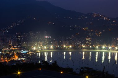 Rio de Janeiro dan dağ gece görünümü