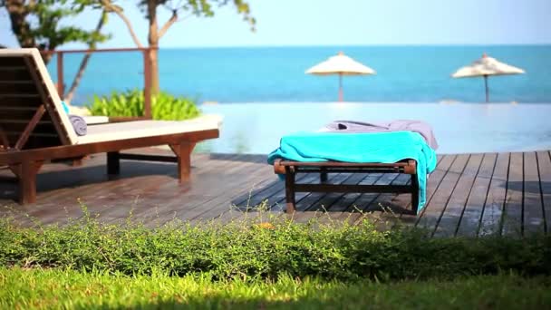 Swimming pool at luxury villa, Koh Samui, Thailand. Video shift motion — Stock Footage Swimming pool at luxury villa, Koh Samui, Thailand. Video shift motion Stock Footage
