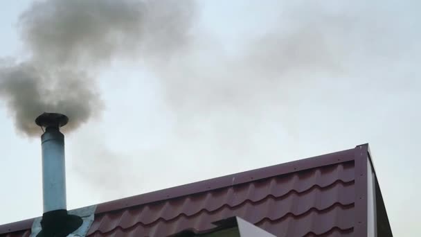 Smoking chimney on the roof of a house in front of the evening sky in slowmotion — Stock Footage Smoking chimney on the roof of a house in front of the evening sky in slowmotion Royalty Free Stock Footage