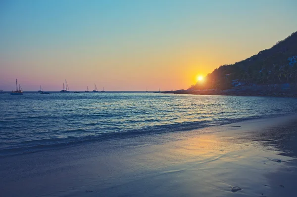 ビーチでの夕日 — ストック写真