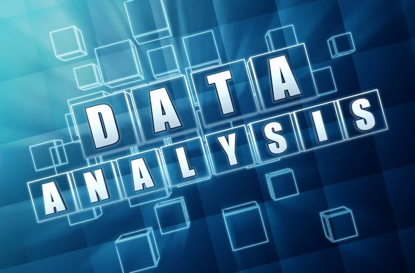 Datenanalyse in blauen Glaswürfeln — Stockfoto