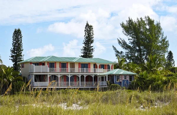 Grande casa de praia — Fotografia de Stock