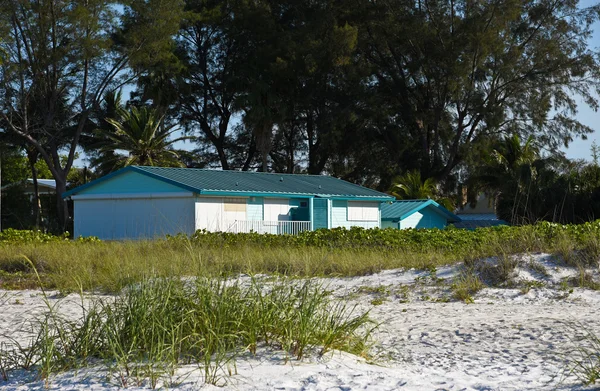 White Cottage on the Beach — Stock Photo, Image