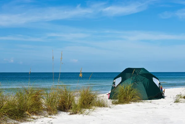 Green Beach Tent — Stock Photo, Image