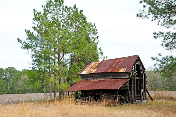 Antiguo granero abandonado — Foto de Stock