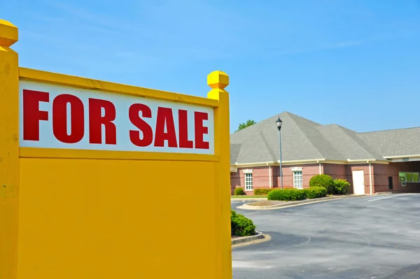 Vacant Bank Building for Sale — Stock Photo, Image