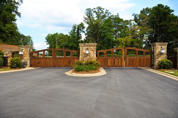 Güvenlik kapıları