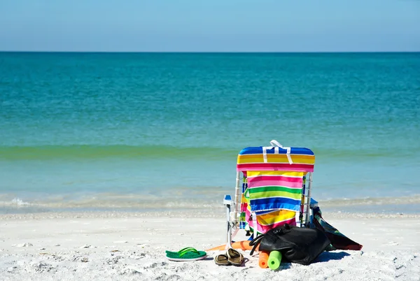 Bright färgade Beach Chair — Stockfoto