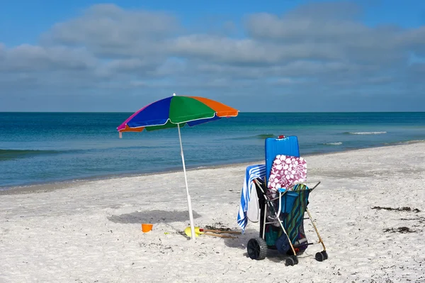 Beach Umbrella and Cart — Stock Photo, Image