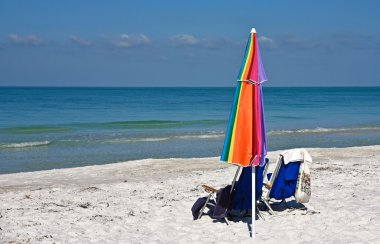 şemsiye ile plaj sandalyeleri