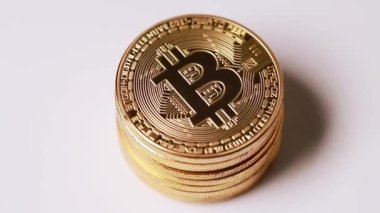 İzole edilmiş bir bitcoin dönüyor 