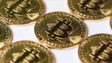 İzole edilmiş bir bitcoin dönüyor 