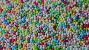 Küçük renkli şeker topları hareketle filme alındı