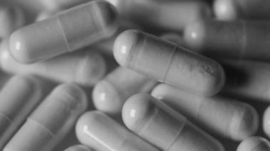 hareketli bazı sade ilaç kapsülleri