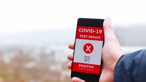 Prueba Corona Positiva Smartphone Video Aire Libre — Vídeo de stock