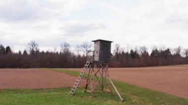 Dönüşümlü olarak çekilen bir av tüneği.