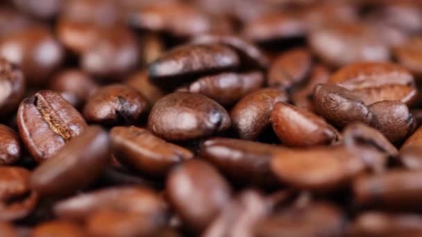 Många Kaffebönor Närbild Filmad Med Rörelse — Stockvideo